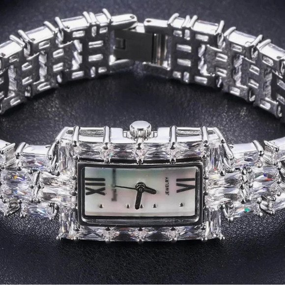 Zircon Elements Leaf Austrian Crystal Bracelet Watch NEW w - Picture 1 of 7